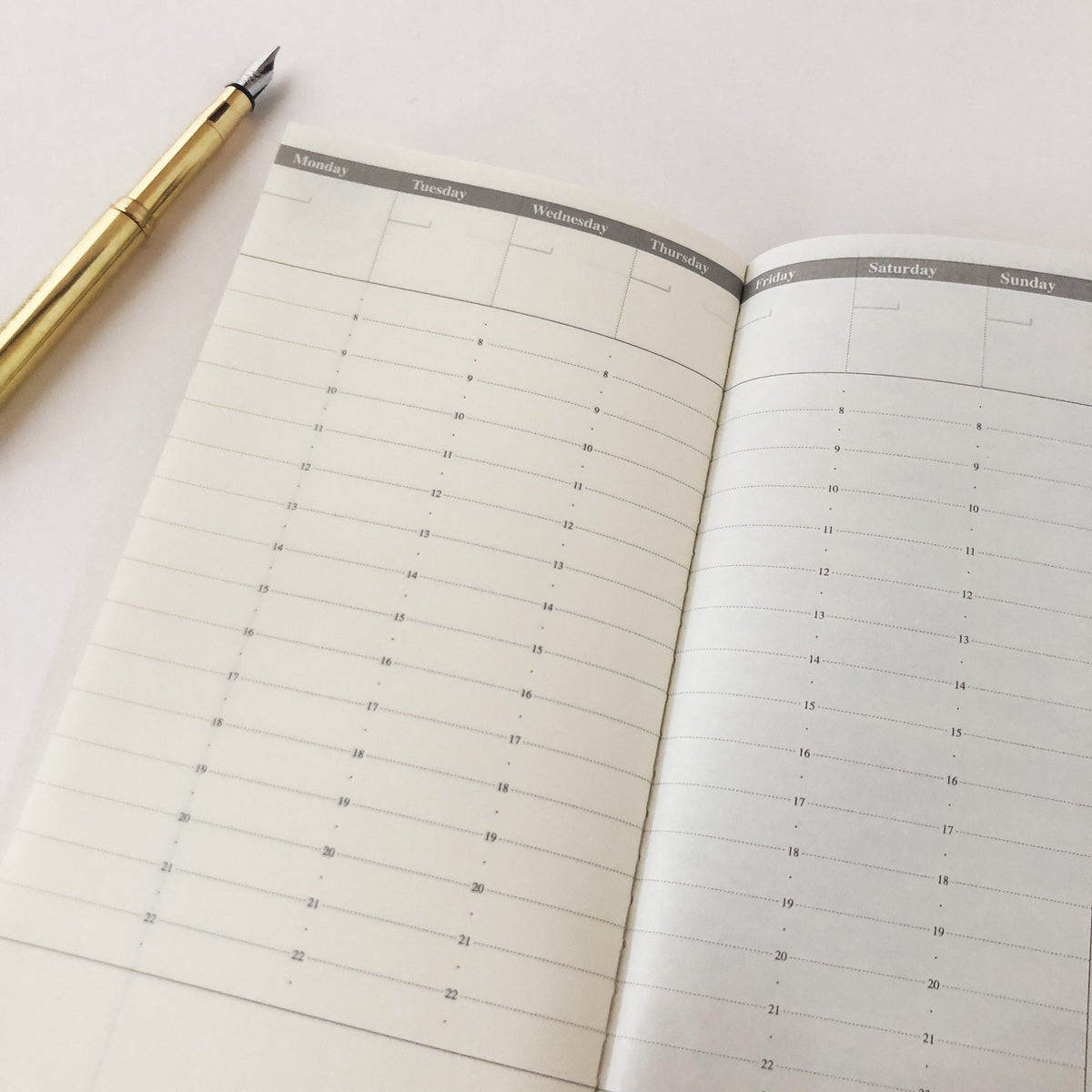 Traveler's Notebook 018 Free Weekly Vertical Refill-niconeco zakkaya