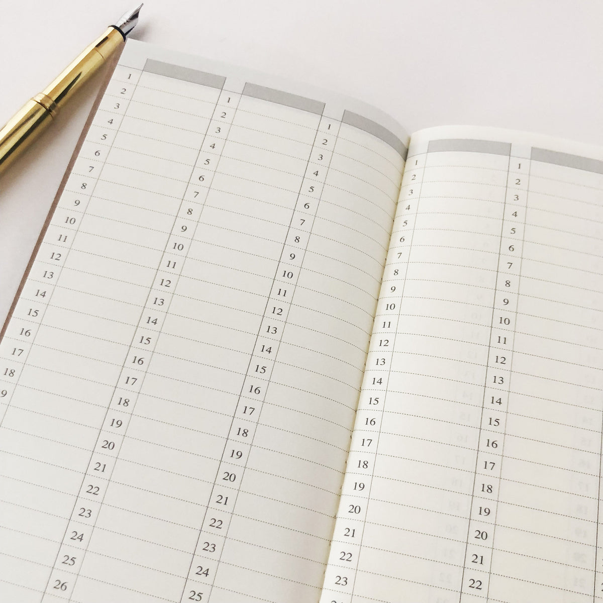 Traveler's Notebook 018 Free Weekly Vertical Refill-niconeco zakkaya